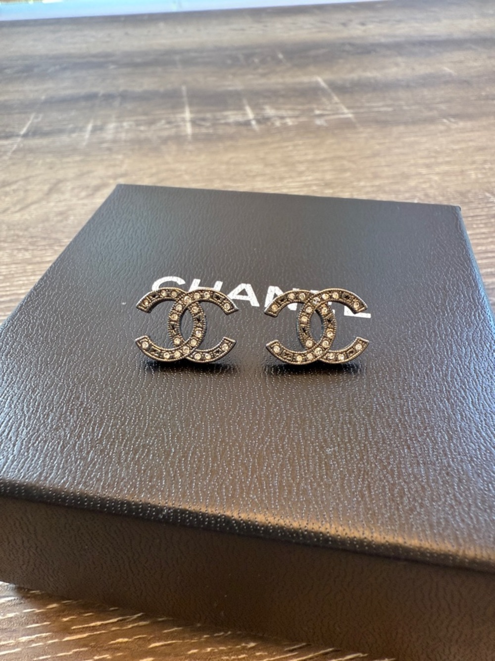 CHANEL CC Stud Earrings Silver Metal
Black & Crystal Pre-Fall 2014